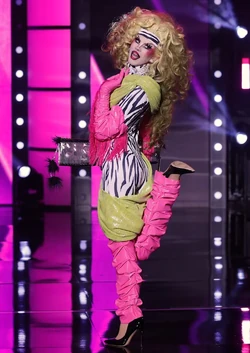 LydiaBKollinsEightBallEleganzaLook