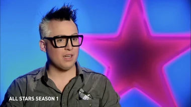 Mimi AllStars1 Confessional.jpeg (308 kB) Look del confesional