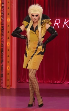 DayaBettyEntranceLook