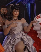 GvajardoESS2E1.jpeg (159 kB) Look del episodio 1