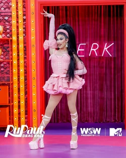JewelsSparklesEntranceLook