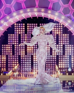 YvonneNightstandOperaQueenLook