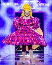 Look de 'Poofs on Parade'