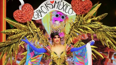 SLM1C-PherCrowned.jpg (976 KB) La Más Draga, C-Pher