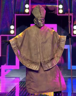 AlexisMvglerMonumentLook1