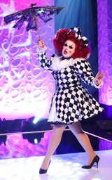 HannahCirqueLook.jpg (317 kB) Look de 'Cirque Du So-Gay'