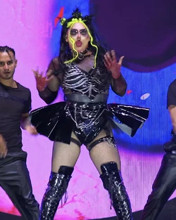 HumaKyleFinaleLook2B