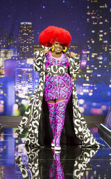 Sissy That Sidewalk Look