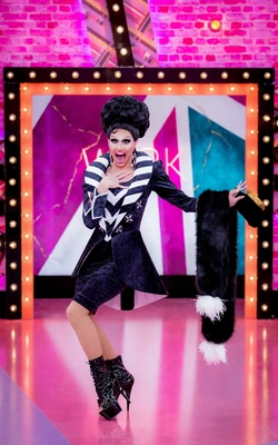 VickiVivaciousEntranceLook