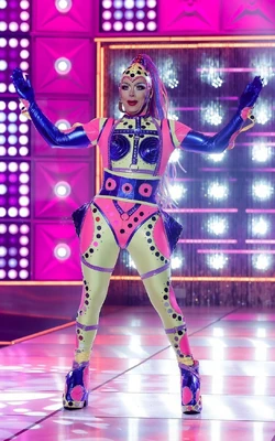 QDancingQueenLook