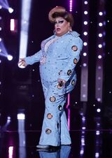Night of a Thousand Miley's Look
