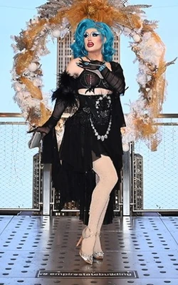 AmandaToriMeatingInterviewLook