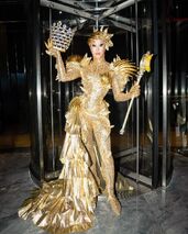Finale Party Crowned Look