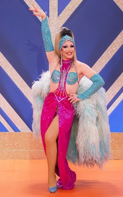 SarahLoganEntranceLook