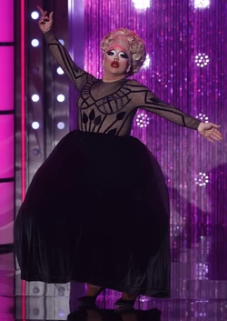 MistressIsabelleBrooksSuitLook2