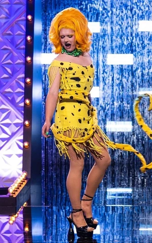 AmandaTearsOffTheFrameLook