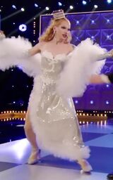 A Ritmo di Drag Look – Valzer Viennese