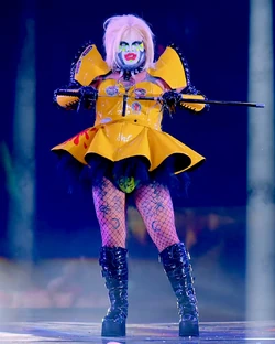 AlexisMvglerFinaleLook2