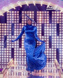 KellyHeeltonSignatureDragLook