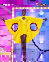 Look de 'Futuristic Chic'