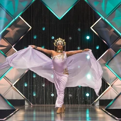 SanjinaDabishQueenSlowMoLook