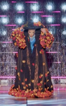 TheVivienneBeneathLook1