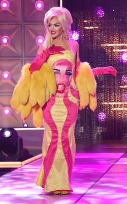 KyliePopArtLook