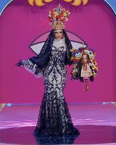 Unaired La Más Monja Coronada Look
