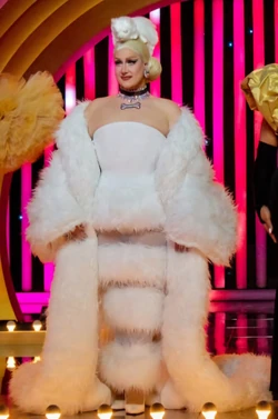 NehelleniaGlobalLaLaPaRuZaLook