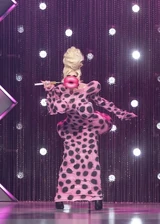 Look de 'A Perp Walk to Remember'