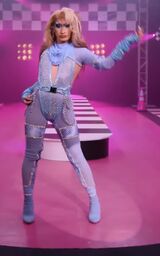 Cast RuVeal Look