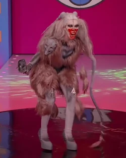 LupitaKushHornedLook2