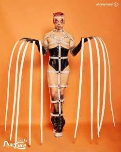 MeguiYeillowTalesLook