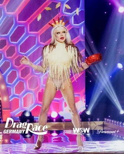 VictoriaShakespearsDinnerIsServedLook