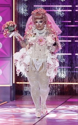 MegamiFlowersLook