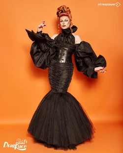 LeCocóAnaLockingLook