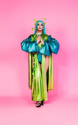 SarahLoganRainbowLook