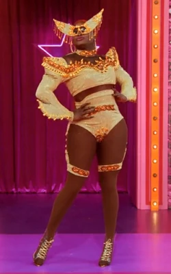 LaLaRiEntranceLook