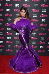 Finale Viewing Party Look