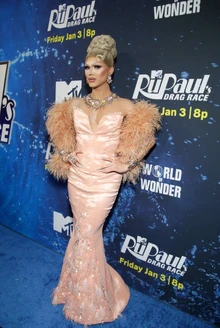 CrystalEnvyPremiereLook