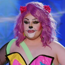 HannahCondaUKvsTW2E6LipSyncLook.jpg (573 kB) Look del lip sync del episodio 6
