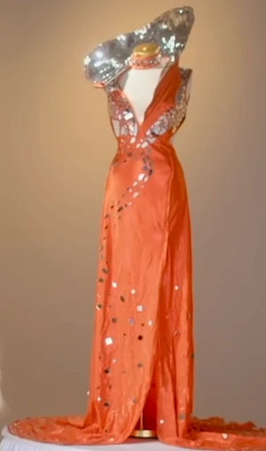 KerriColbyMirrorMirrorLook