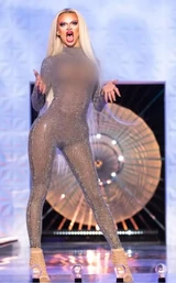 Look de 'Expenny, Henny: Expensive-looking Drag'