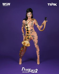 ChloeClarkeSaxophoneLook