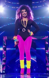 Look de 'Turn Back Time' – Los años 90 (reveal)