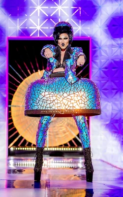 VickiVivaciousMirrorMirrorLook