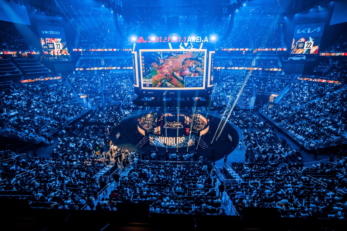 Worlds 2022 Finals: DRX upset T1 3-2 to become LoL Worlds Champions