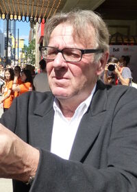 Tom Wilkinson.jpg