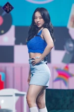 220425 Queendom 2 Naver Shake It ViVi 2.png (1.42 MB)