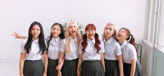 18.08.07 (With HeeJin, Kim Lip, Choerry, Chuu, and Olivia Hye)